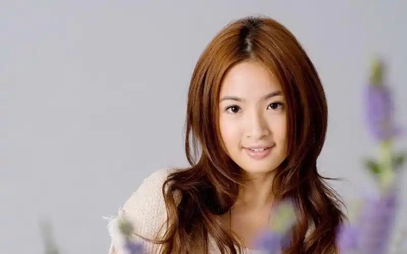 甜美明星林依晨