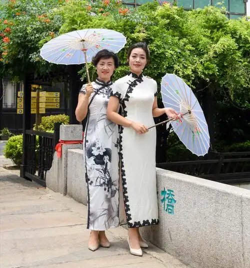 青瓷遇见旗袍 古镇邂逅旗袍——金枝旗袍秀第15场活动 - 美篇