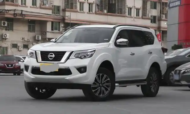 15到20万的硬汉越野车车长近5米工薪阶层也买得起