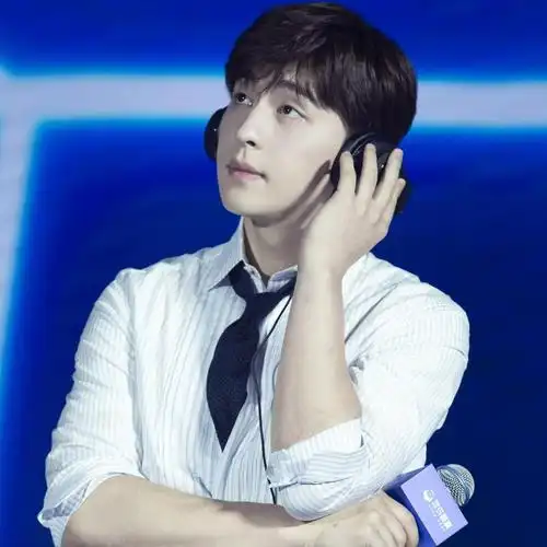 邓伦帅气迷人头像