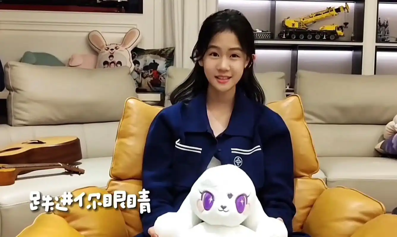 陆毅鲍蕾女儿陆雨萱(贝儿)出歌啦!