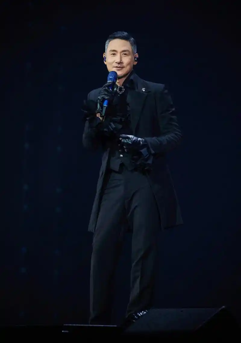 62岁的张学友今年6月开始开始"张学友60 巡回演唱会",近日巡演