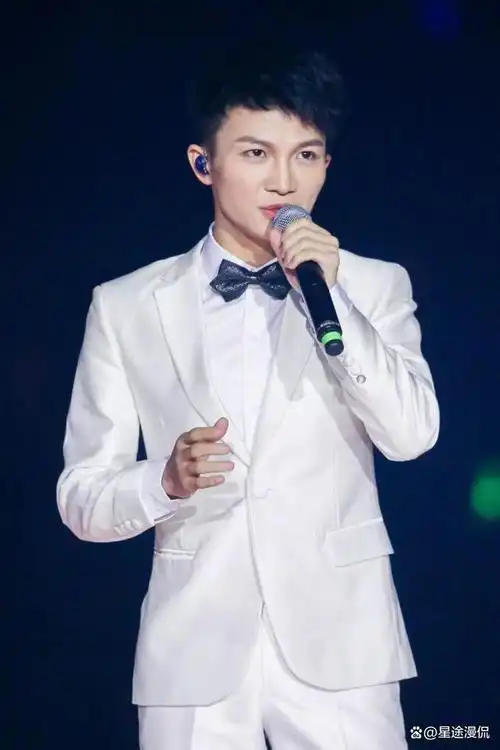 从好声音弃子到央妈宠儿周深实力打脸那英