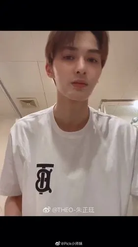 朱正廷无美颜滤镜下的素颜什么水平