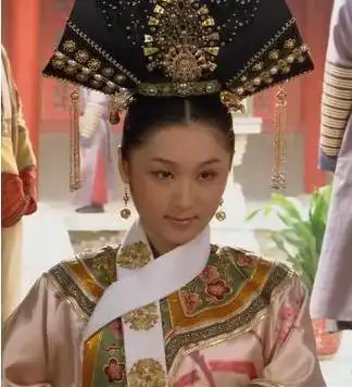 《甄嬛传》最丑五款旗头,第一最俗气,连皇后也榜上有名_青樱_安陵容