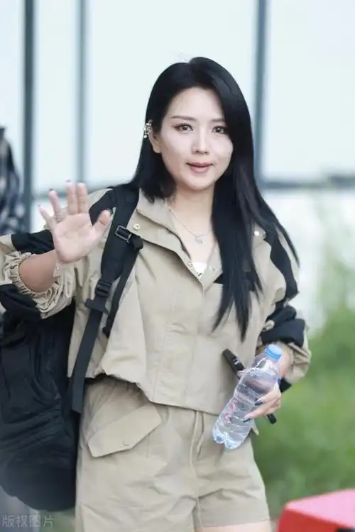 何洁这身材,这才是尤物啊!