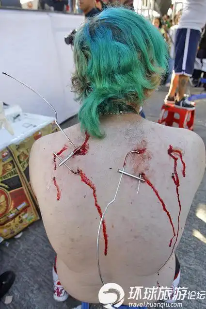 悬挂究竟是艺术还是自虐