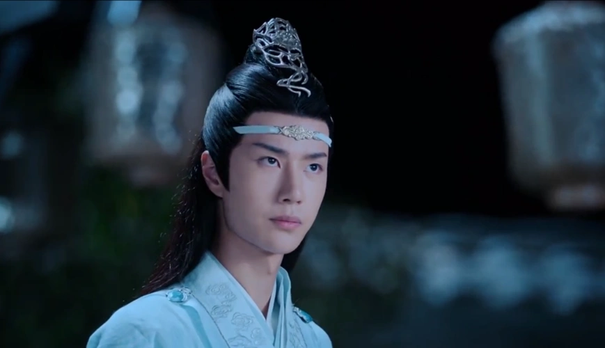 长衫似雪,乌黑的流云发垂在双肩,光洁白皙… - 堆糖,美图壁纸兴趣社区