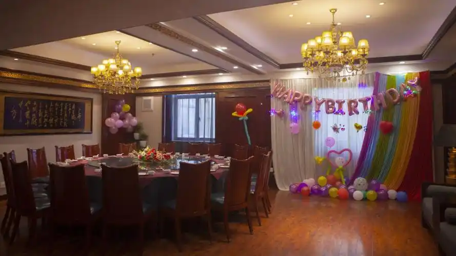 济源花园假日酒店生日宴布置