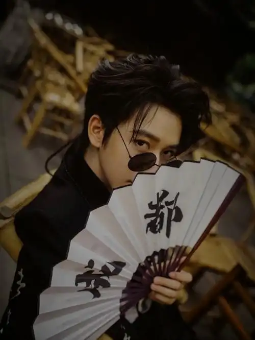 tnt时代少年团  #贺峻霖  三周年写真