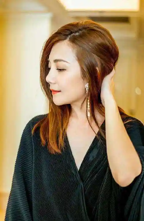 梁静茹的气质进阶,从帅气少年到优雅女人,她都改变了什么?_风格_显得_