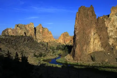 深探北美落基山一一(八)美国俄勒冈州米切尔五彩山,斯密思岩石和胡德