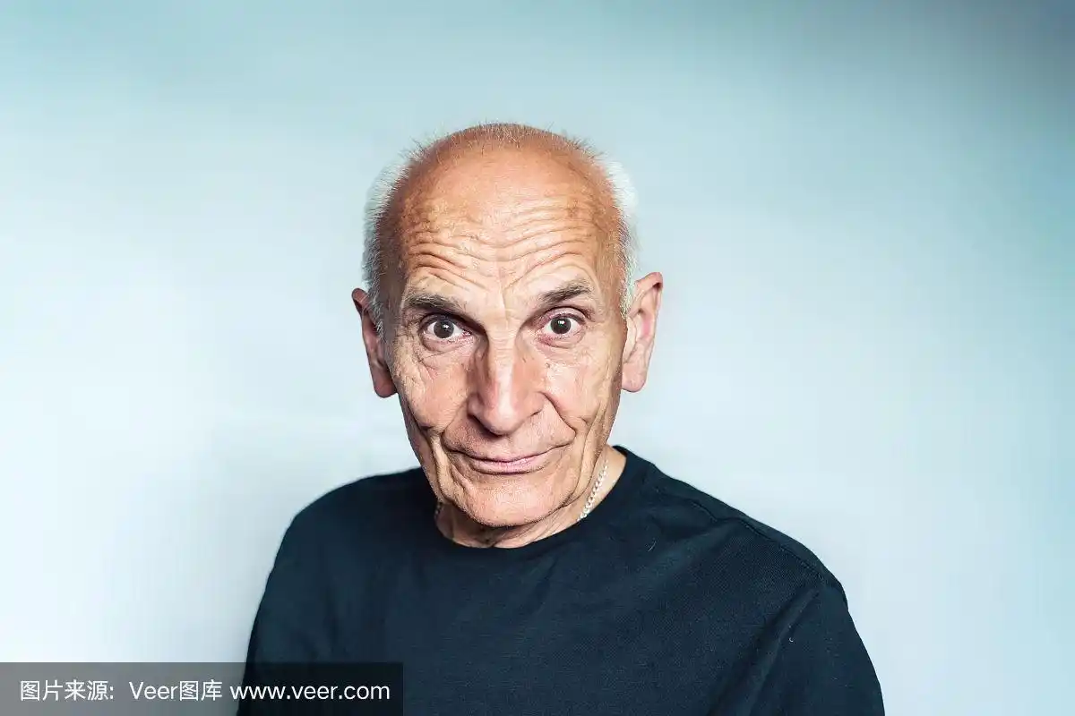白发苍苍的老人
