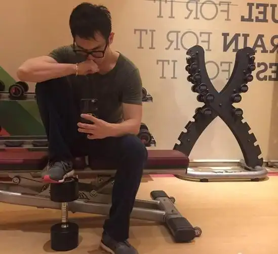 "行走的荷尔蒙"朱亚文,常年坚持健身,肌肉线条明显健硕有型