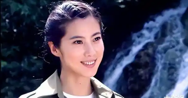 演员王珂:抗战题材剧的"女版于震"王珂,一个名字,两种身份.