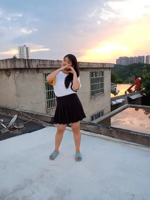 160身高最漂亮的体重 本人身高180 体重80公斤 退和手都蛮细的 但就