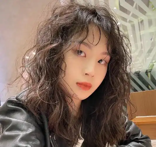 中短发女生发型专属 轻奢减龄空气感烫发_女生烫发 - 美发站