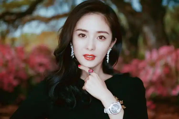 在这善变的世界里,我想和你看一看永远.杨幂.