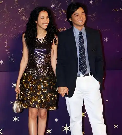 回顾《古惑仔》8位"大嫂"现状,有人路边摆摊,有人身家亿万