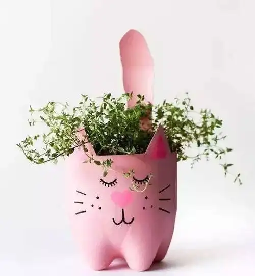 塑料瓶变废为宝制作漂亮窗帘的步骤 - 六学艺术手工网