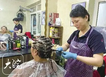 理发师曹玉要:老式烫发,修面 带来"回忆杀"|理发店_网易订阅