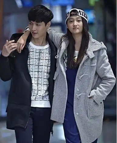 关晓彤高中毕业照 张艺兴关晓彤 "甜蜜互喂"照曝光