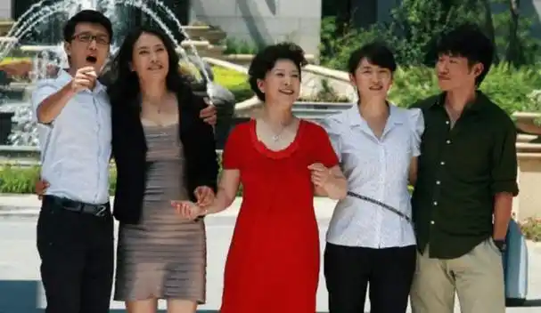 作为一名优秀的实力派女演员,贾妮自出道以来曾参演过很多经典的作品