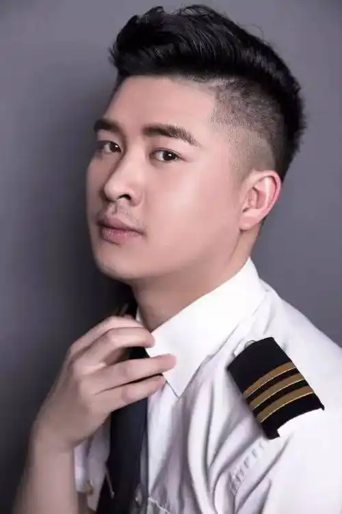 中国十大金牌机长(十大最帅飞行员)_04447排行网