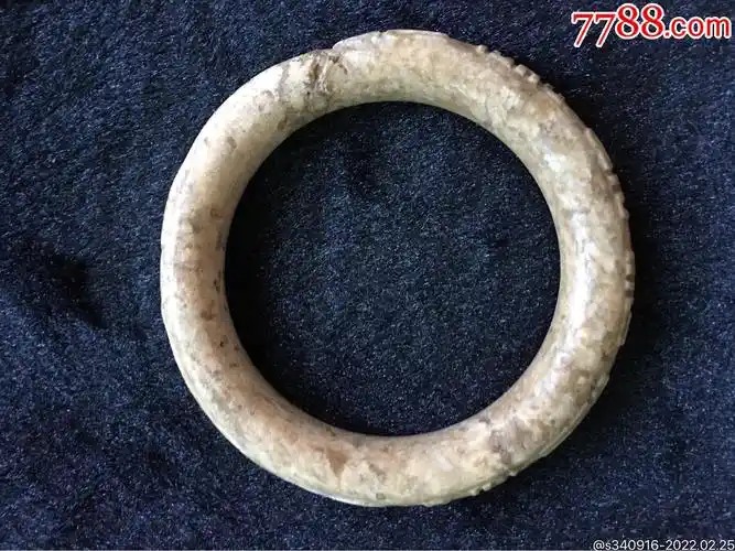 汉代和田白玉雕篆字等图纹手镯