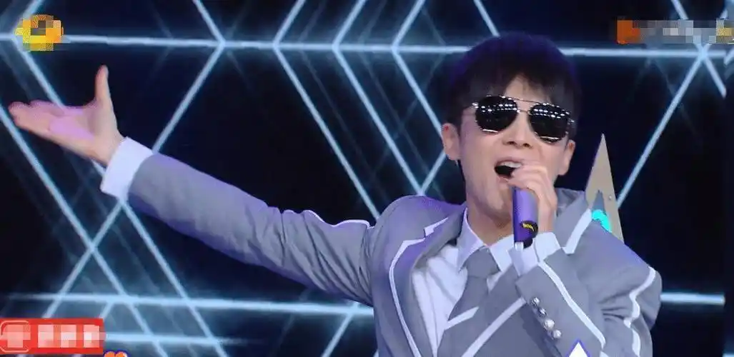 原创快乐大本营下期未播先热哥哥们穿女团服准备出道你pick谁