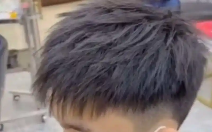 男生发型阳光帅气短碎盖自然纹理烫适合学生