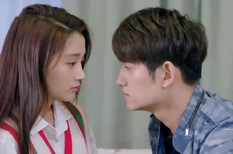 关晓彤主动吻马可,结果马可举动亮了