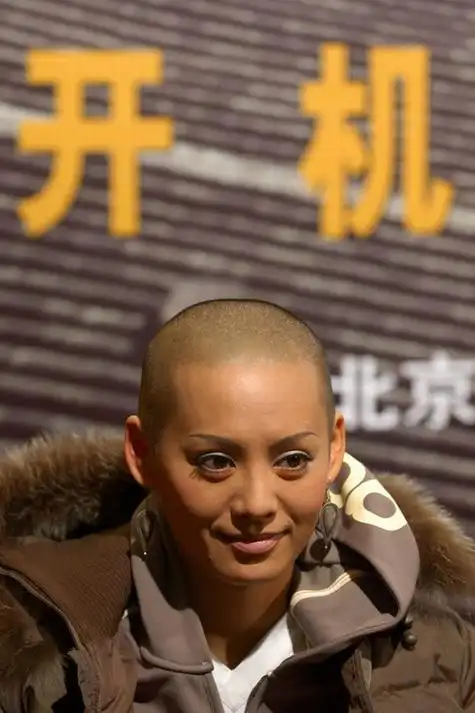 组图光头宁静亮相白银谷开机仪式