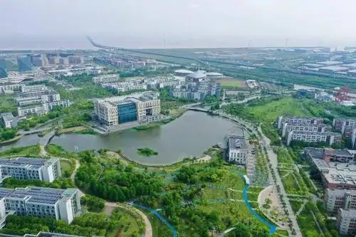 全景式俯瞰一个熟悉又新鲜的夏日海大吧每次上课都会经过的海燕山已是