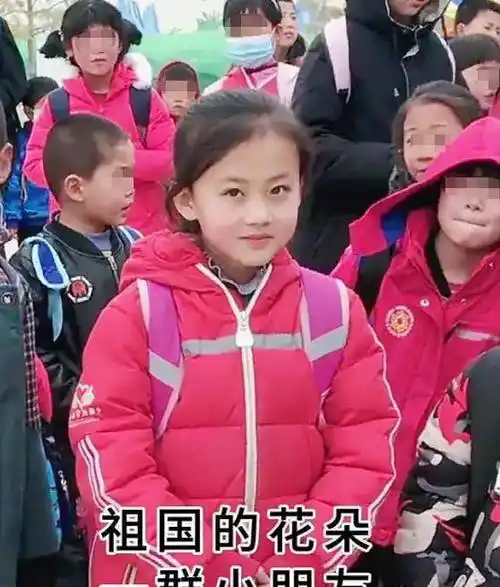 因笑脸照走红的7岁女孩铁嘉欣拒百万签约金父母被赞人间清醒