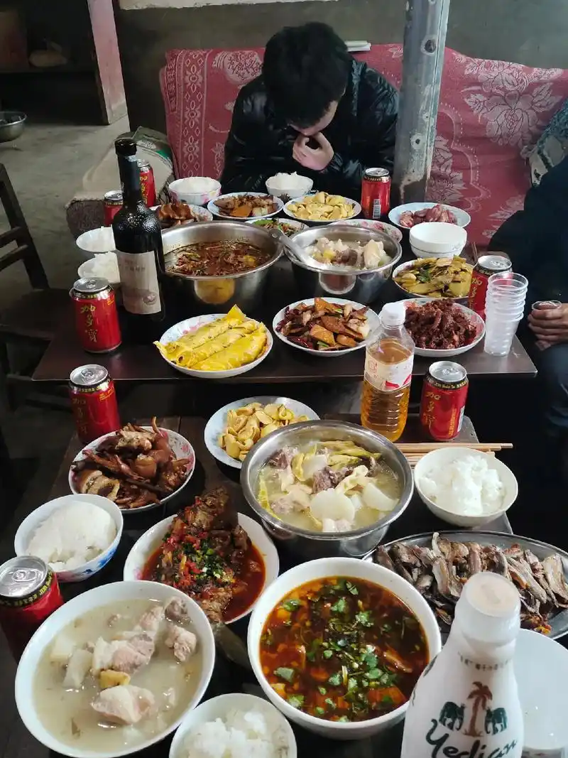 祝大家2023年兔年大吉平安健康 ,一家人在一起吃饭真的很 - 抖音