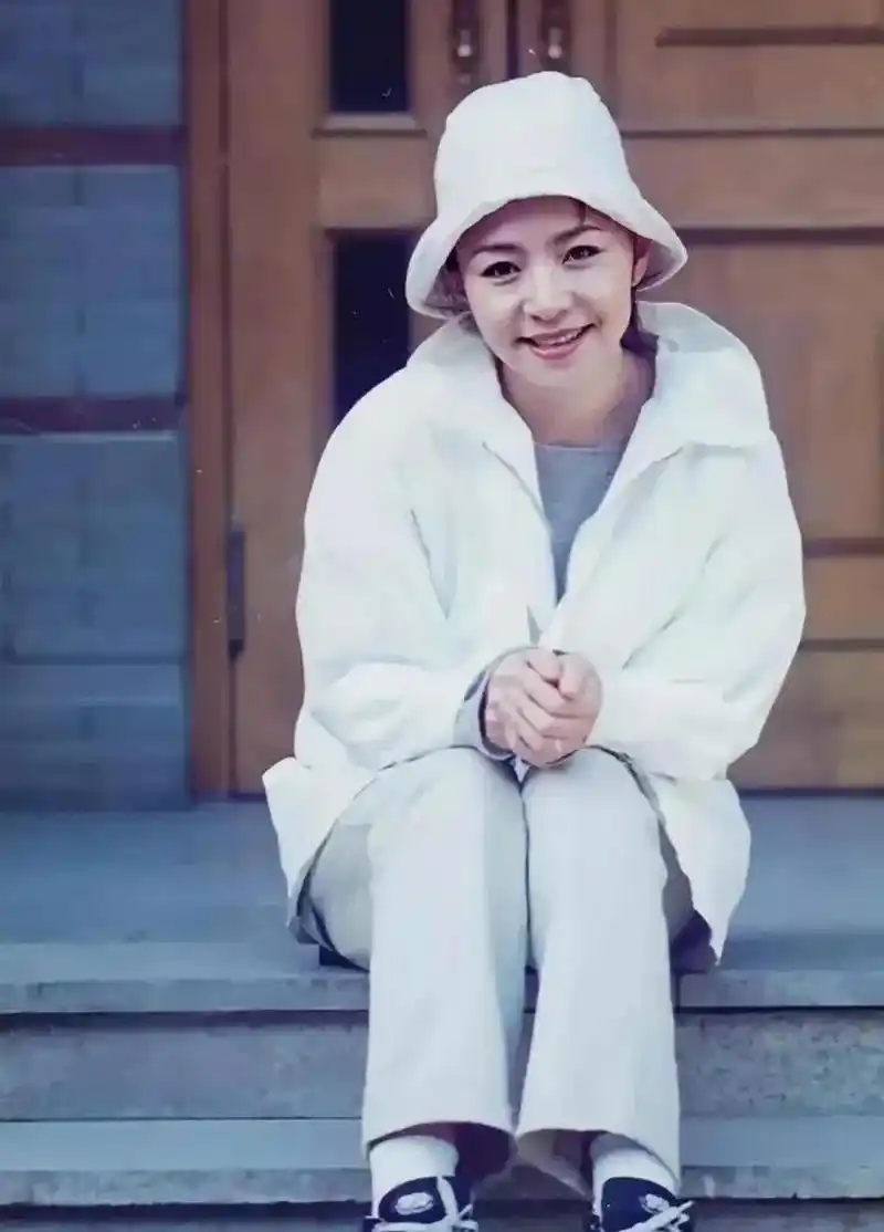 宋丹丹年轻的时候太漂亮了!这条裙子现在还没有过时!