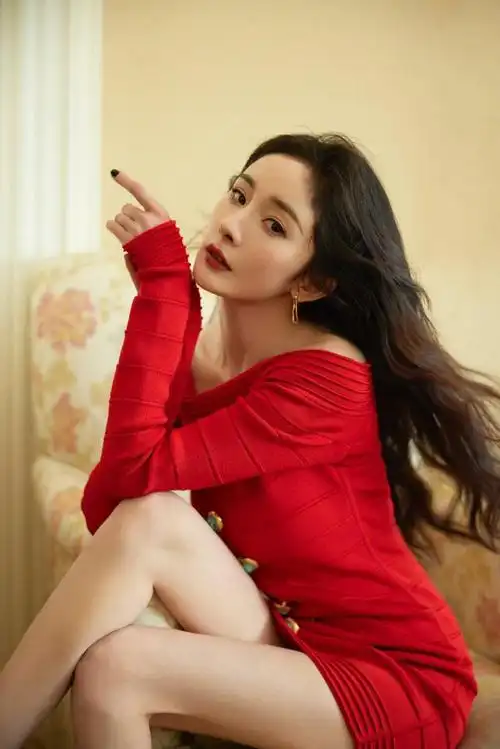 娱乐圈风云变幻:"85花"之争再掀巅峰,杨幂杨颖谁主江湖?