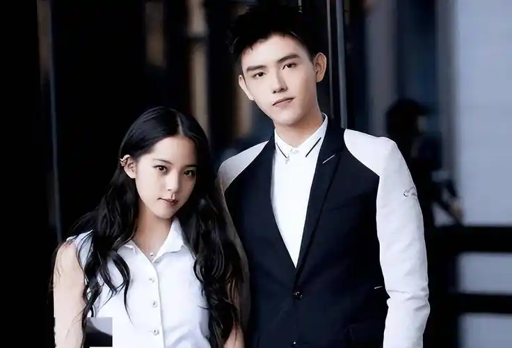 陈冠希晒欧阳娜娜合照!