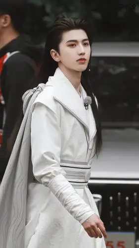 蔡徐坤白衣古装路透
