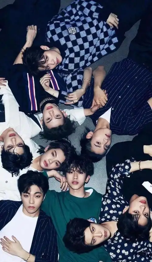 朱正廷和尤长靖同框(尤长靖庆npc毕业一周年)(1)