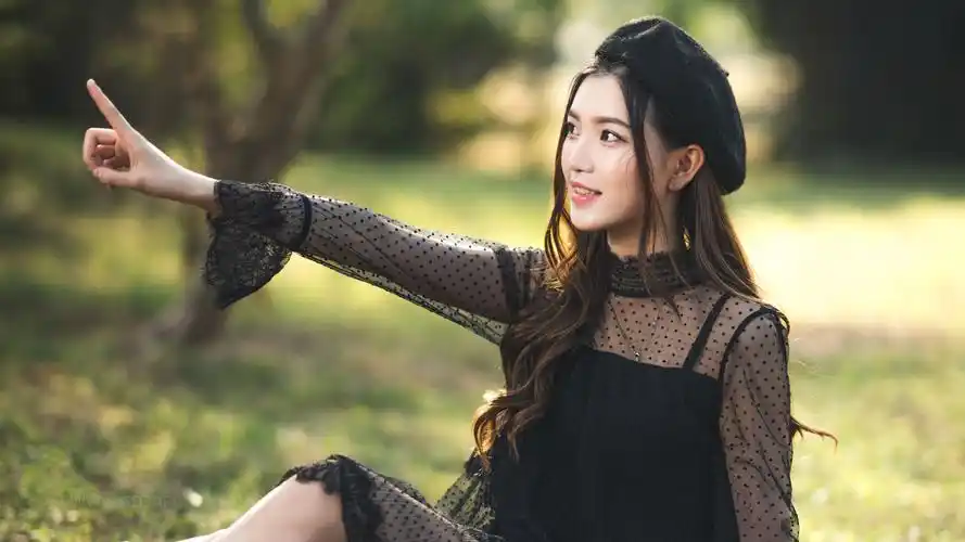 公园黑色蕾丝打底裙美女4k壁纸3840x2160