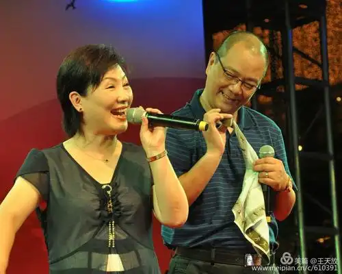 上海滑稽剧团  顾竹君  陈 健