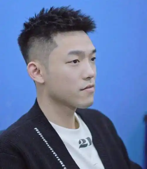 前刺发型,绝对可以笑着出理发店的短发,不知道该怎么剪头发的可以参考