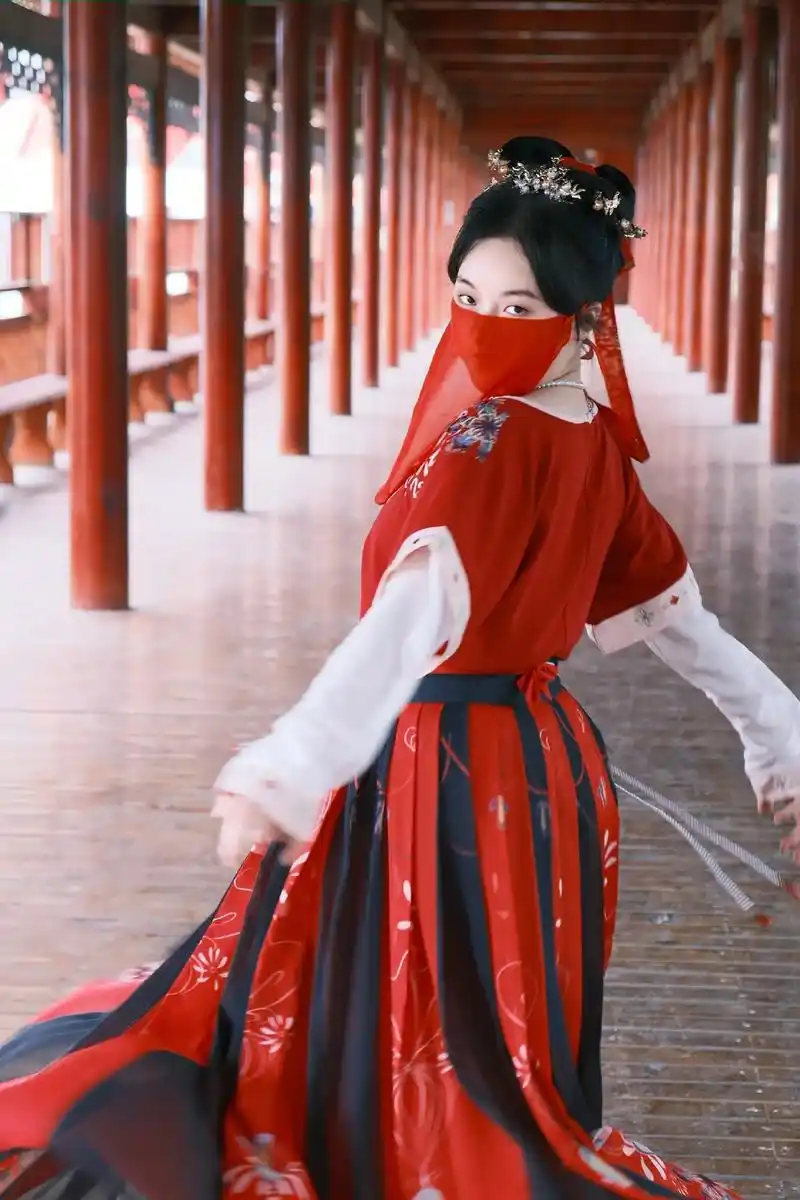 古风面纱下的神秘感.#古风 #我的摄影日记 #红衣古装 #摄 - 抖音