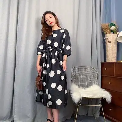 黑白波点连衣裙