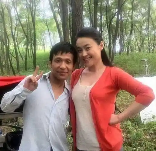 演员关婷娜:被赵本山捧红后,绯闻缠身,40岁单身成父母心病_机会_化妆