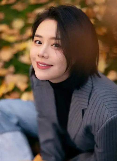 灿烂微笑的马思纯娇艳如花明艳动人