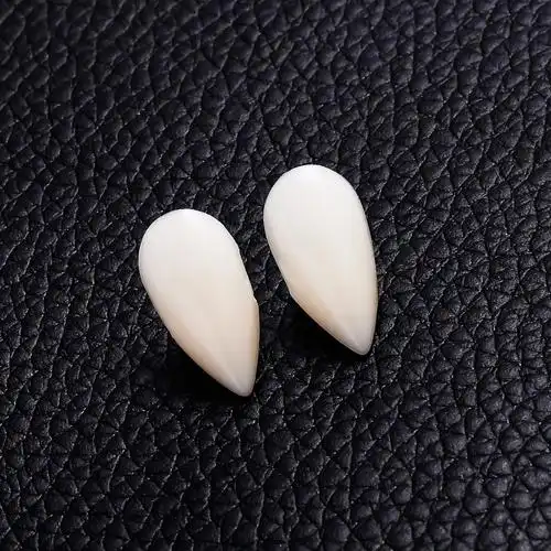 吸血鬼假牙尖牙