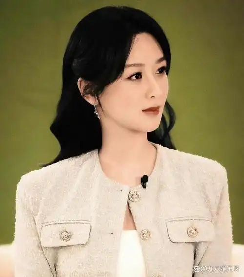 早在年前就有网传消息称杨紫要和范丞丞一起合作拍摄一部青春现代剧